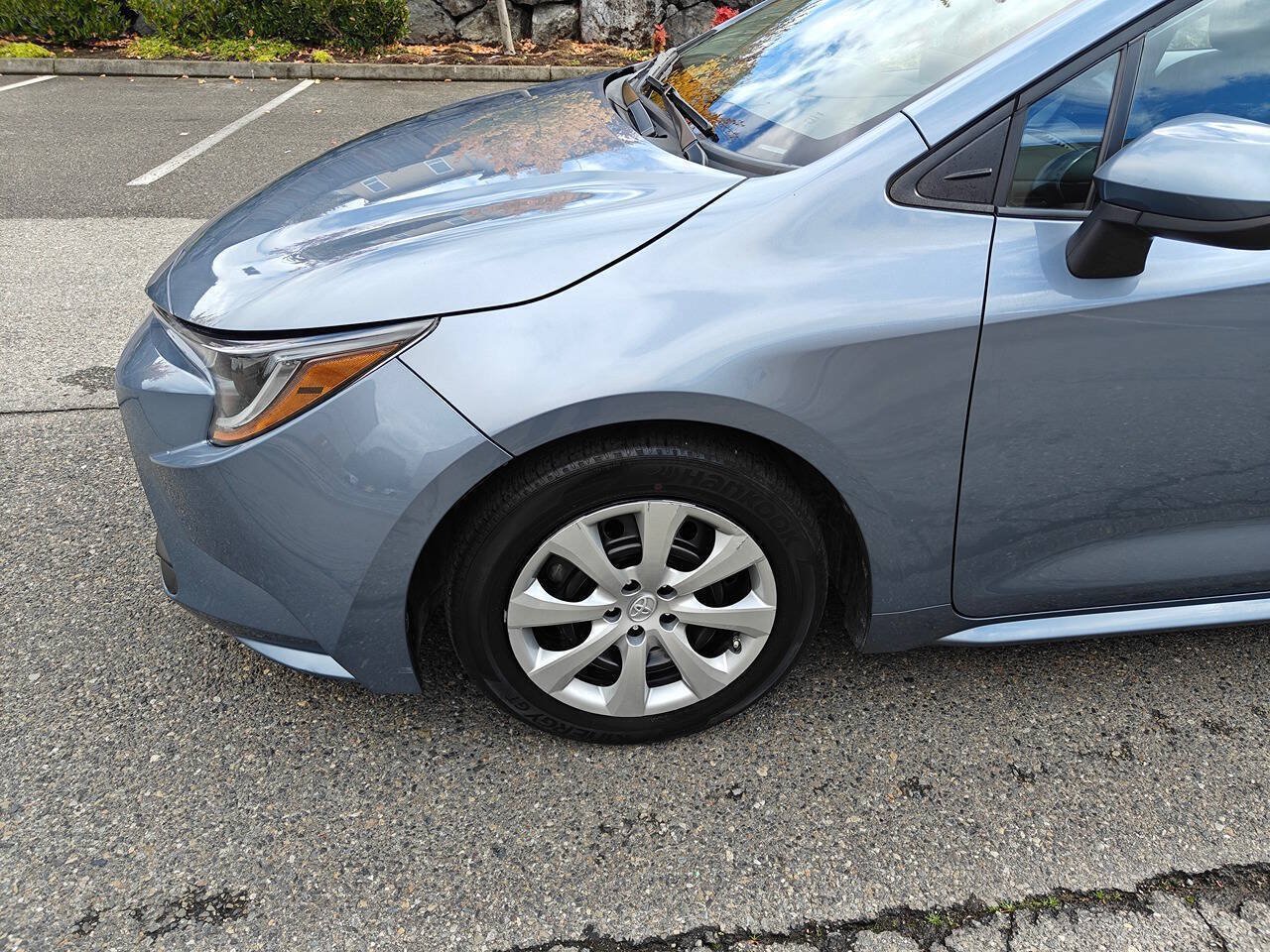 Used 2023 Toyota Corolla LE FWD image 4