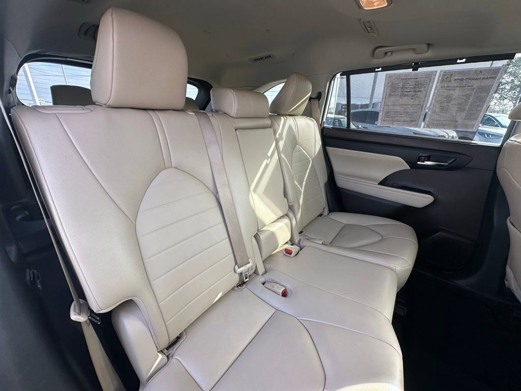 Used 2022 Toyota Highlander XLE image 25