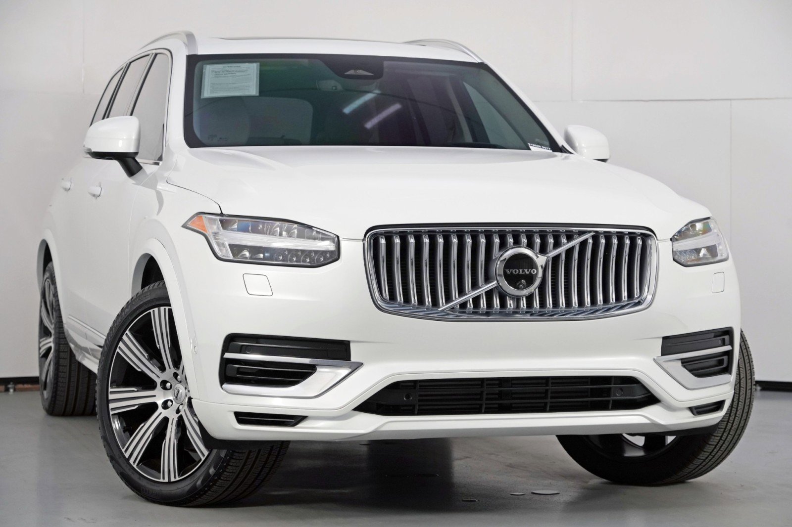 Used 2024 Volvo XC90 T8 Ultimate w/ Protection Package Premier image 4