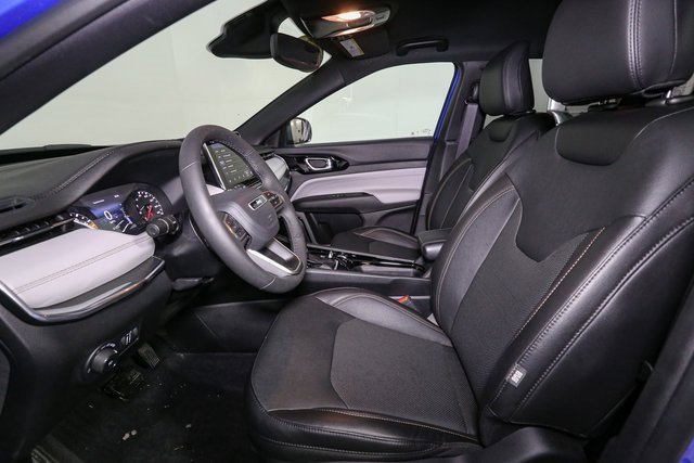 Used 2023 Jeep Compass Limited image 38