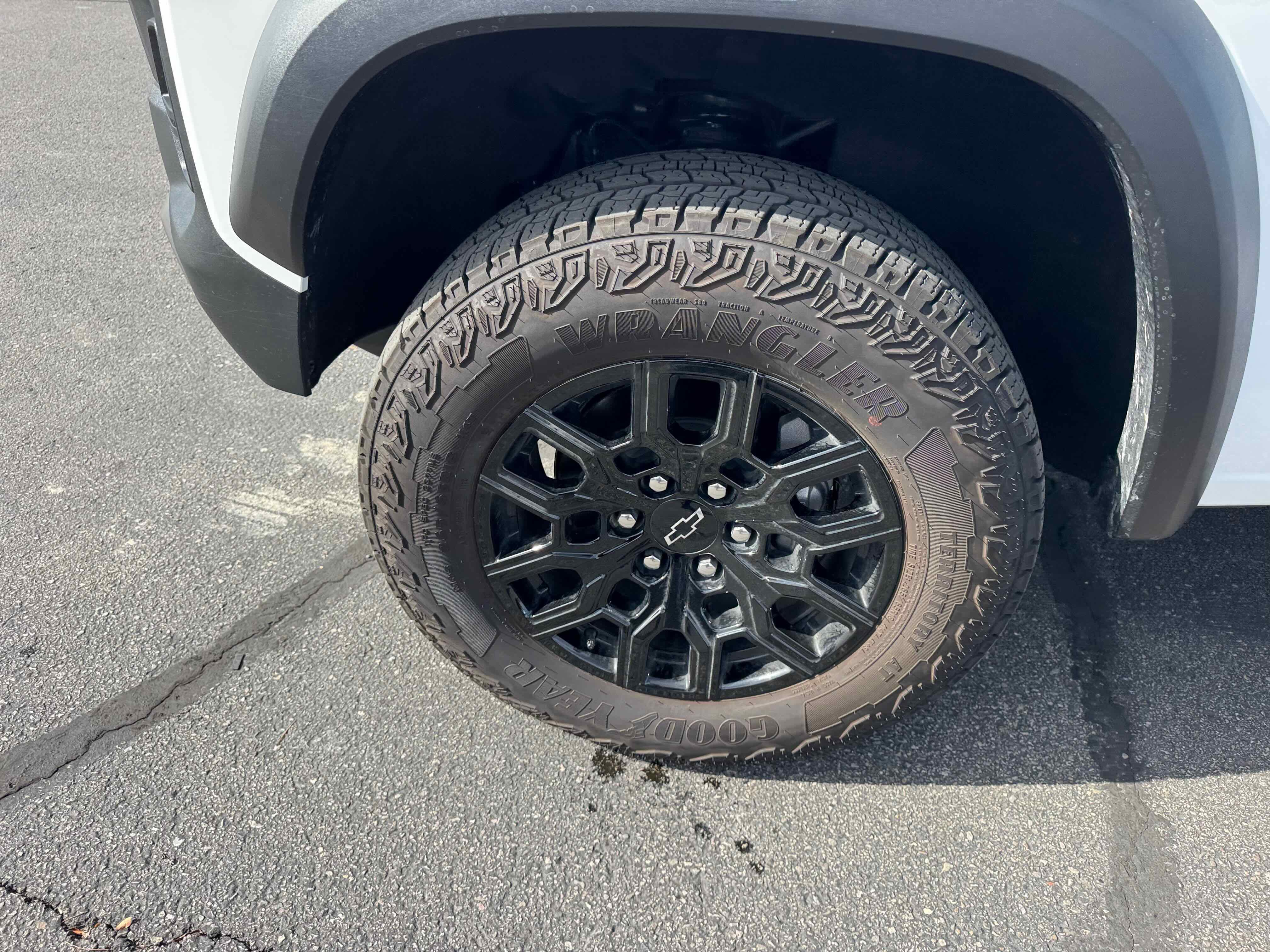 Used 2025 Chevrolet Colorado Trail Boss image 14