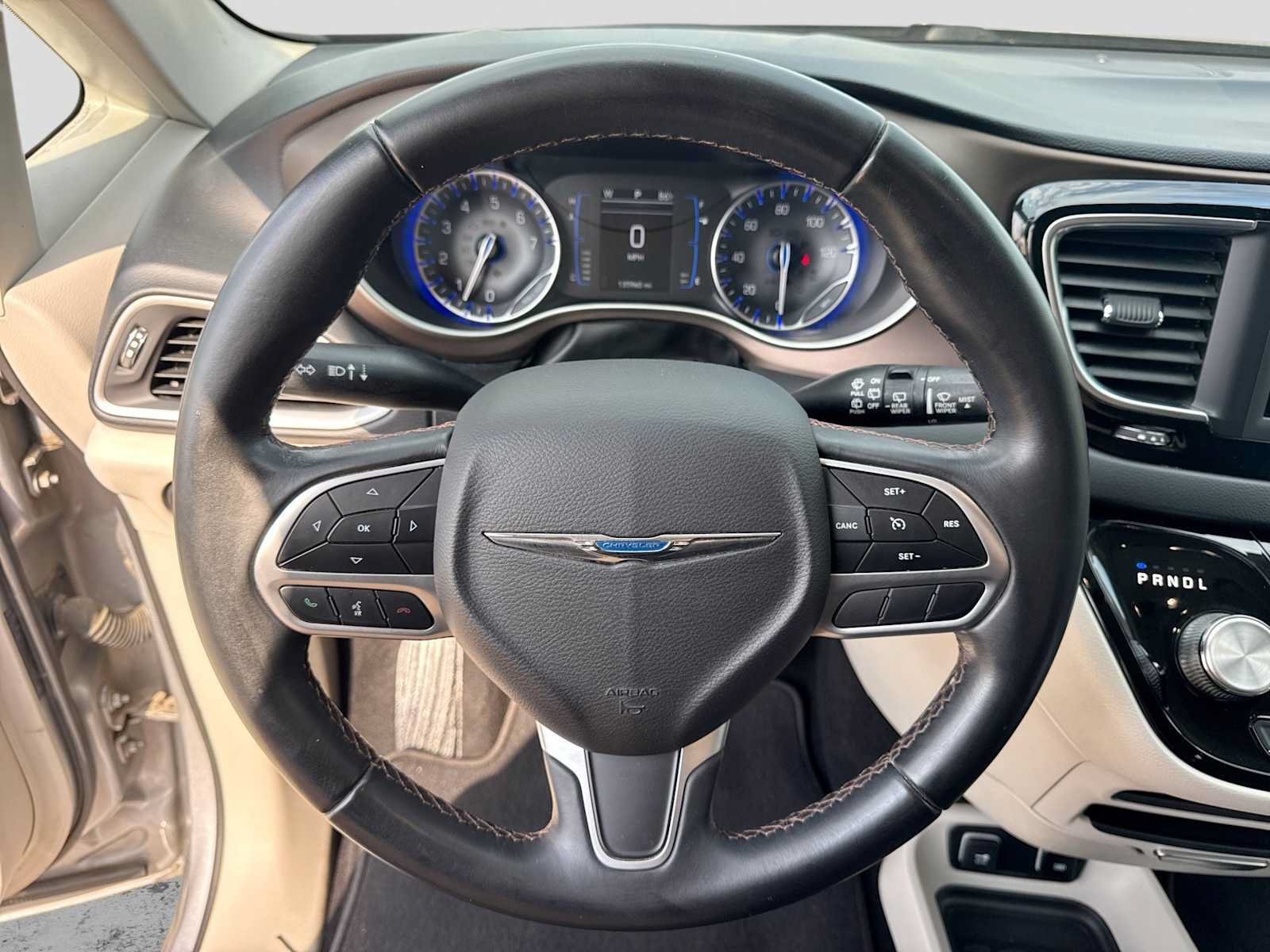 Used 2018 Chrysler Pacifica Touring-L FWD image 23