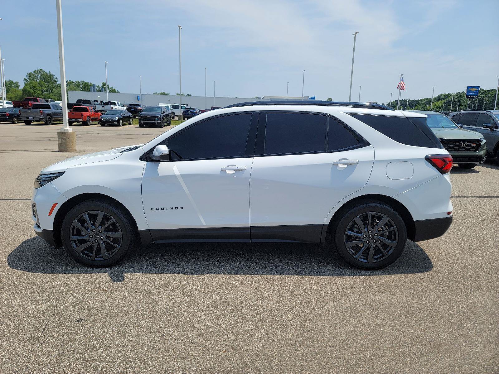 Used 2022 Chevrolet Equinox RS w/ RS Leather Package AWD/4WD image 2