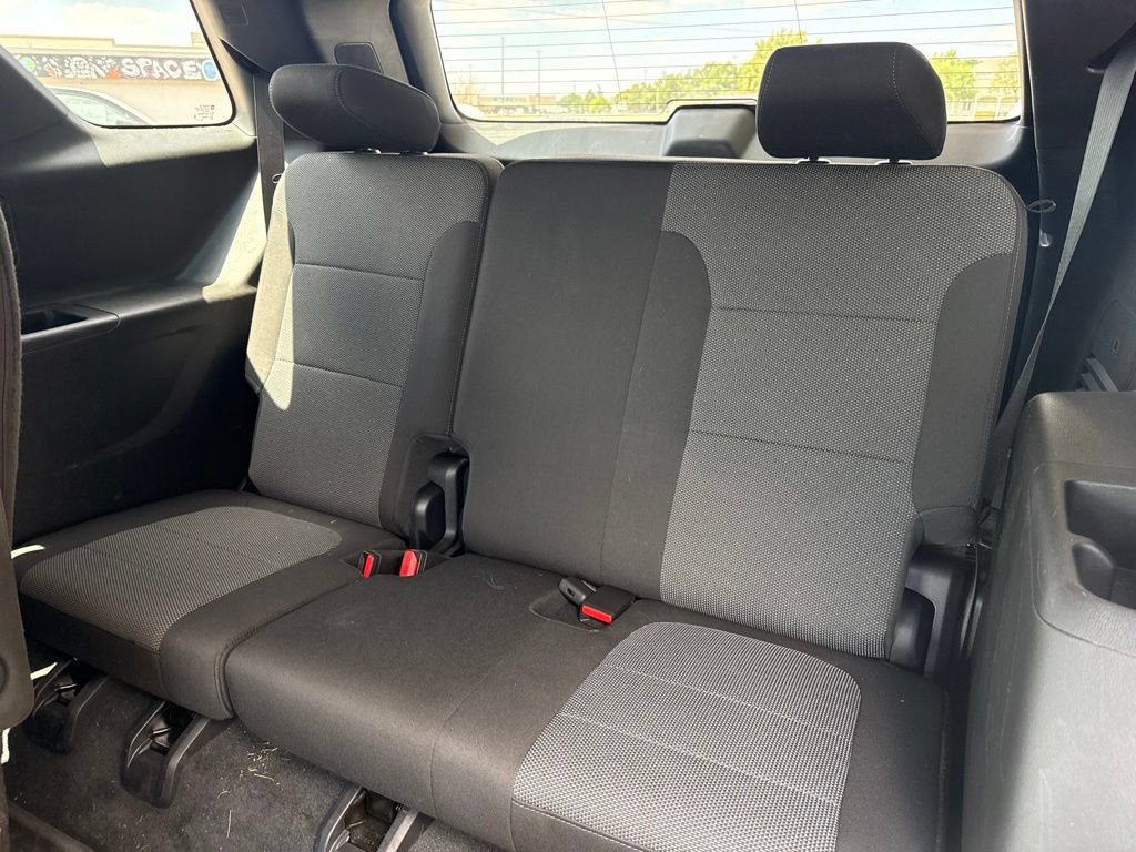 Used 2023 Chevrolet Traverse LT FWD image 17
