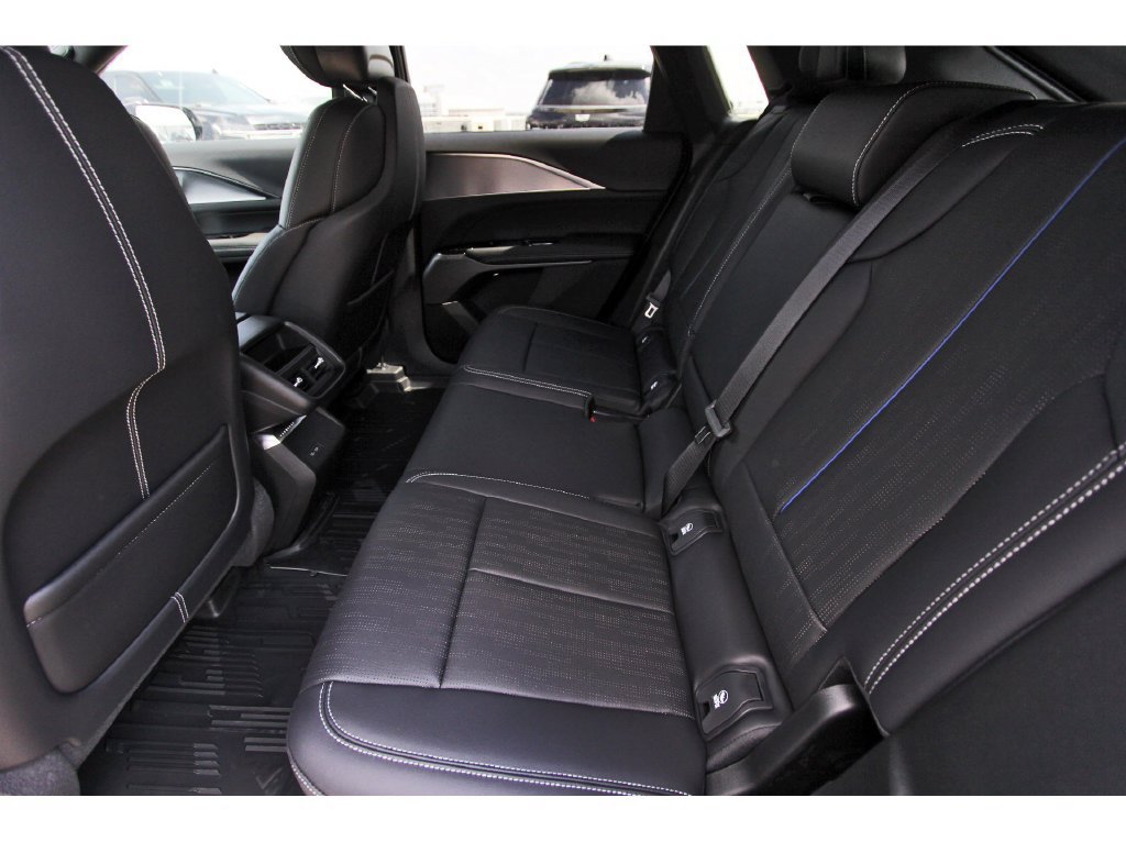 New 2027 Cadillac Lyriq Luxury RWD image 7