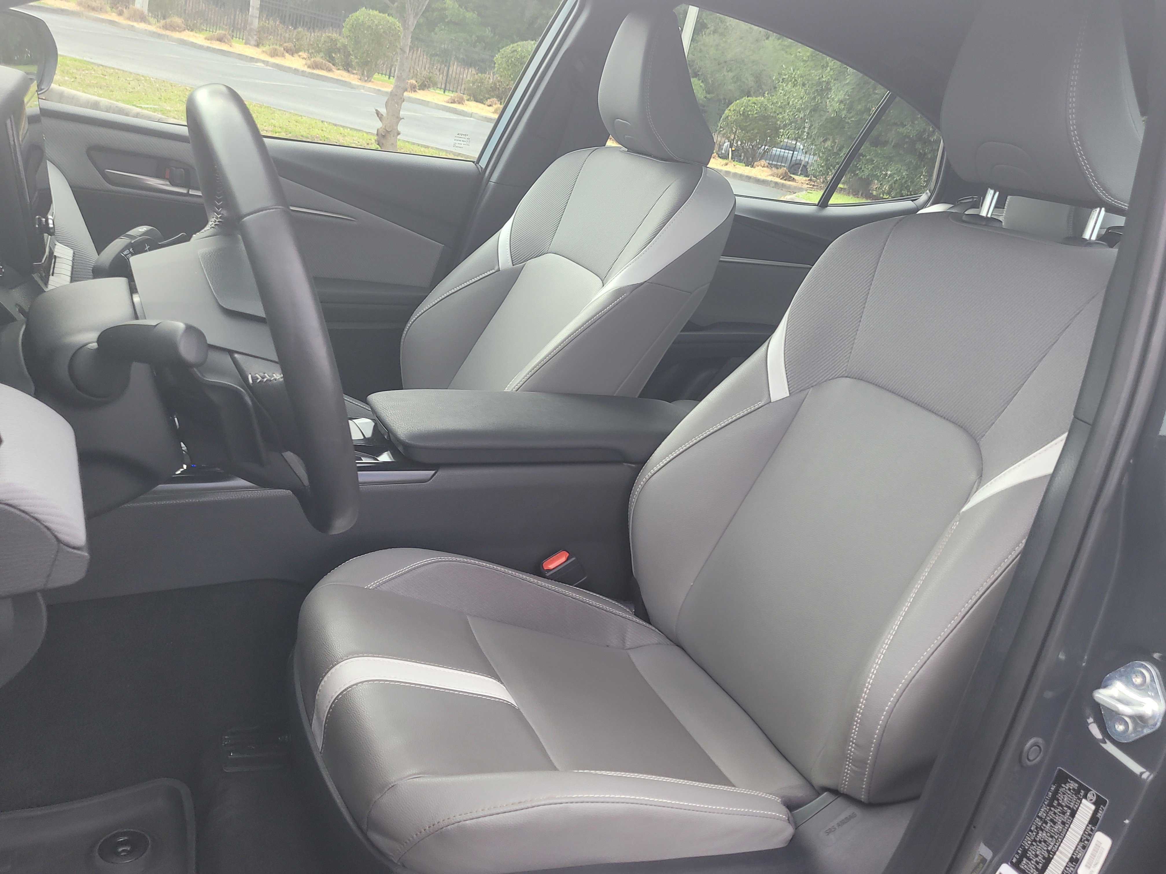 Used 2025 Toyota Camry SE image 19