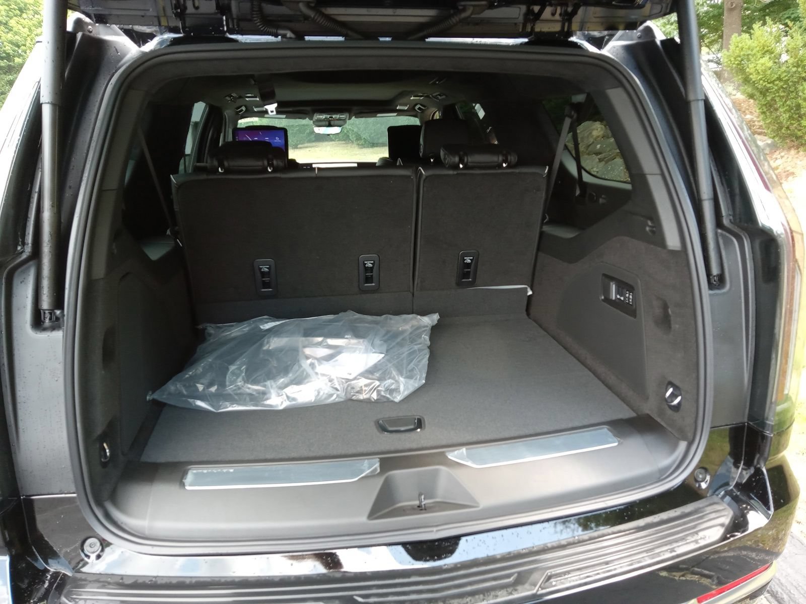 New 2026 Cadillac Escalade ESV Platinum Luxury w/ LPO, Floor Liner Package AWD/4WD image 28