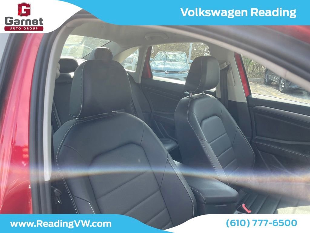 Used 2023 Volkswagen Jetta SE w/ Panoramic Sunroof Package FWD image 16