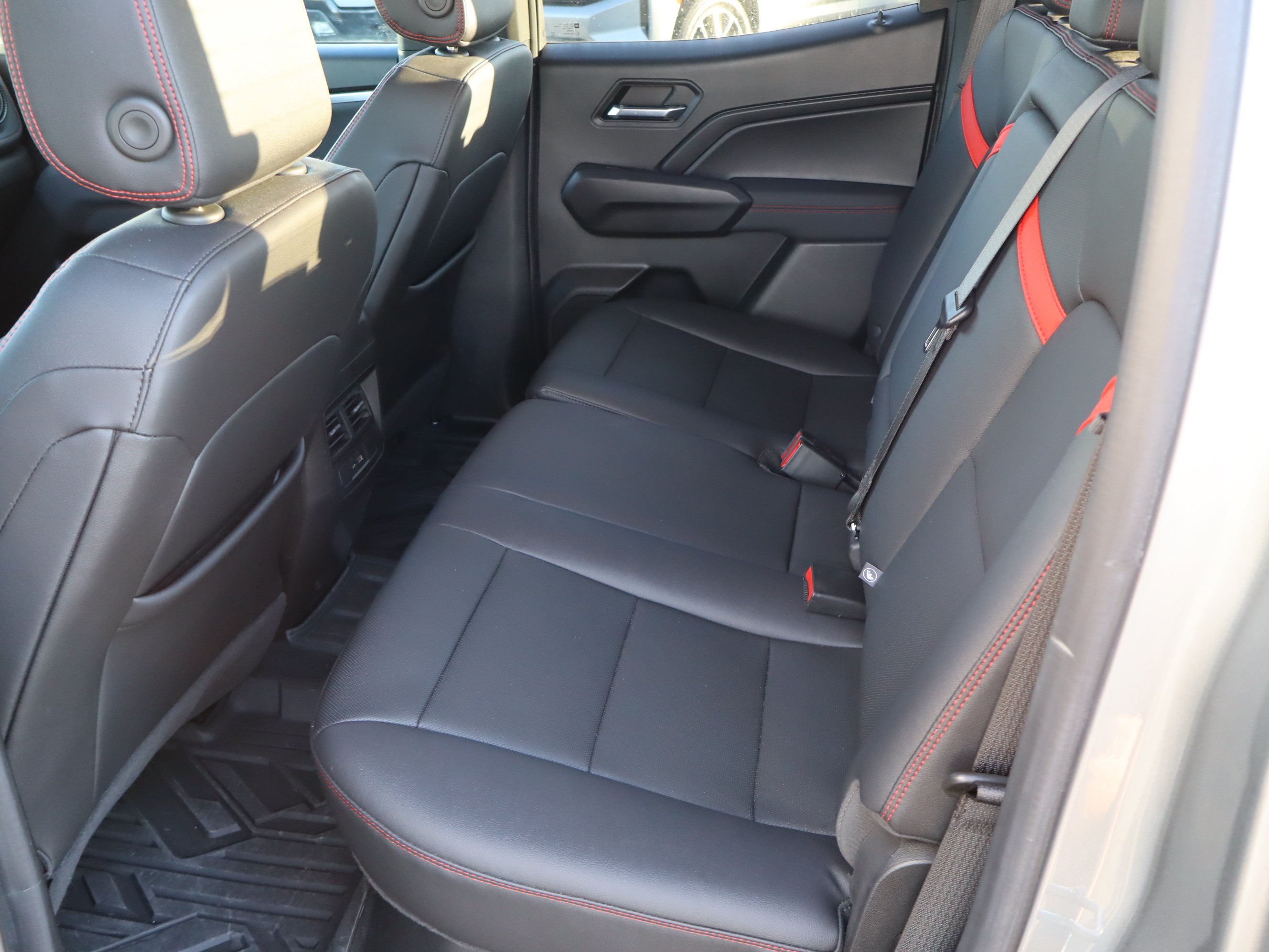 Used 2023 Chevrolet Colorado Z71 w/ Z71 Convenience Package 2 AWD/4WD image 31