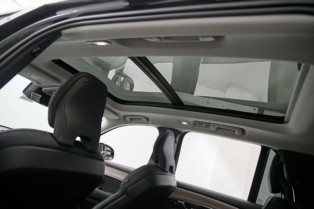 Used 2025 Volvo XC90 T8 Plus AWD/4WD image 23