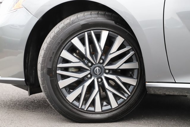 Used 2024 Nissan Altima 2.5 SV image 2