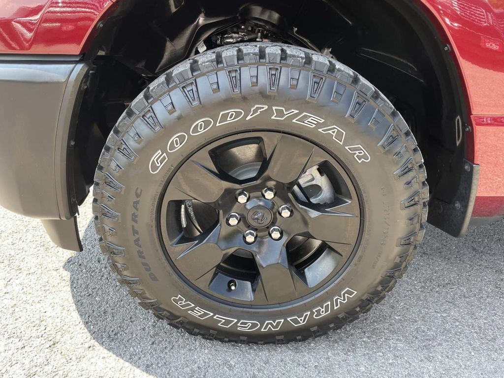Used 2025 RAM 1500 Warlock AWD/4WD image 37