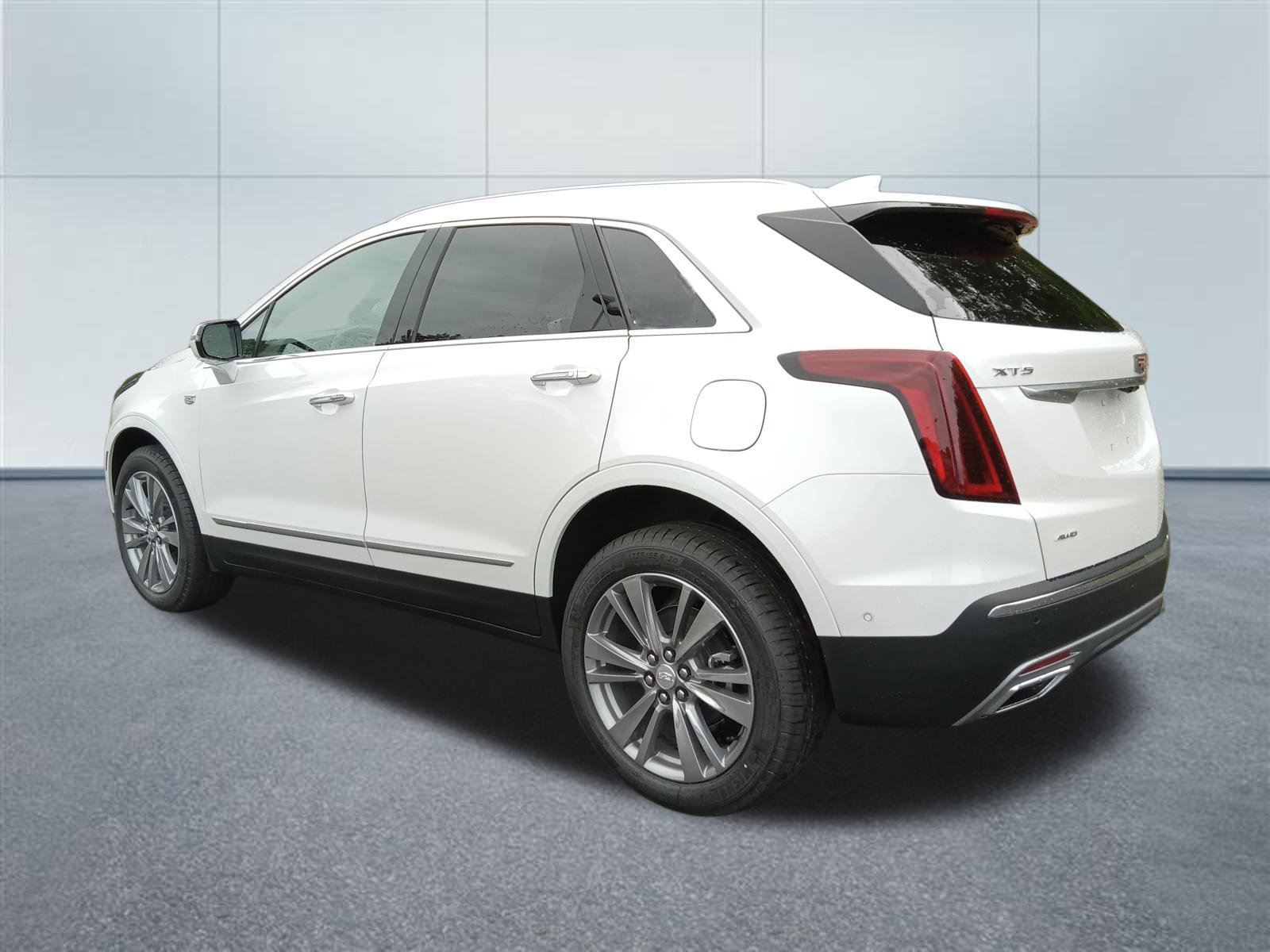 New 2026 Cadillac XT5 Premium Luxury w/ Driver Assist Package AWD/4WD image 3