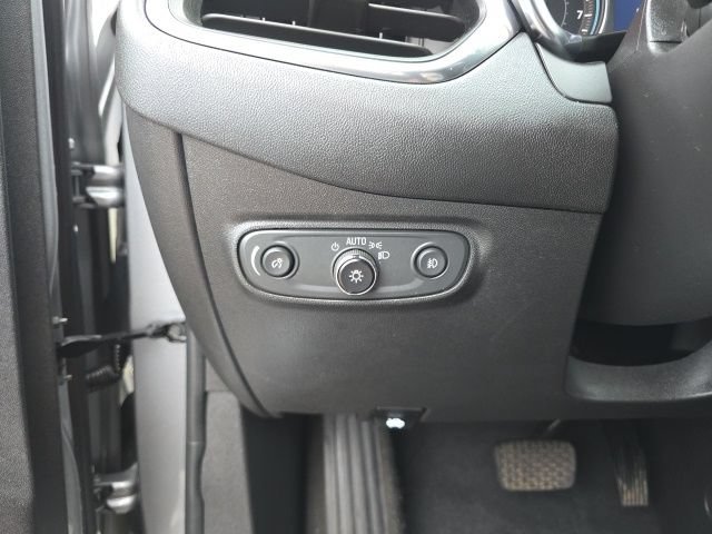 Used 2023 Chevrolet Equinox Premier AWD/4WD image 23
