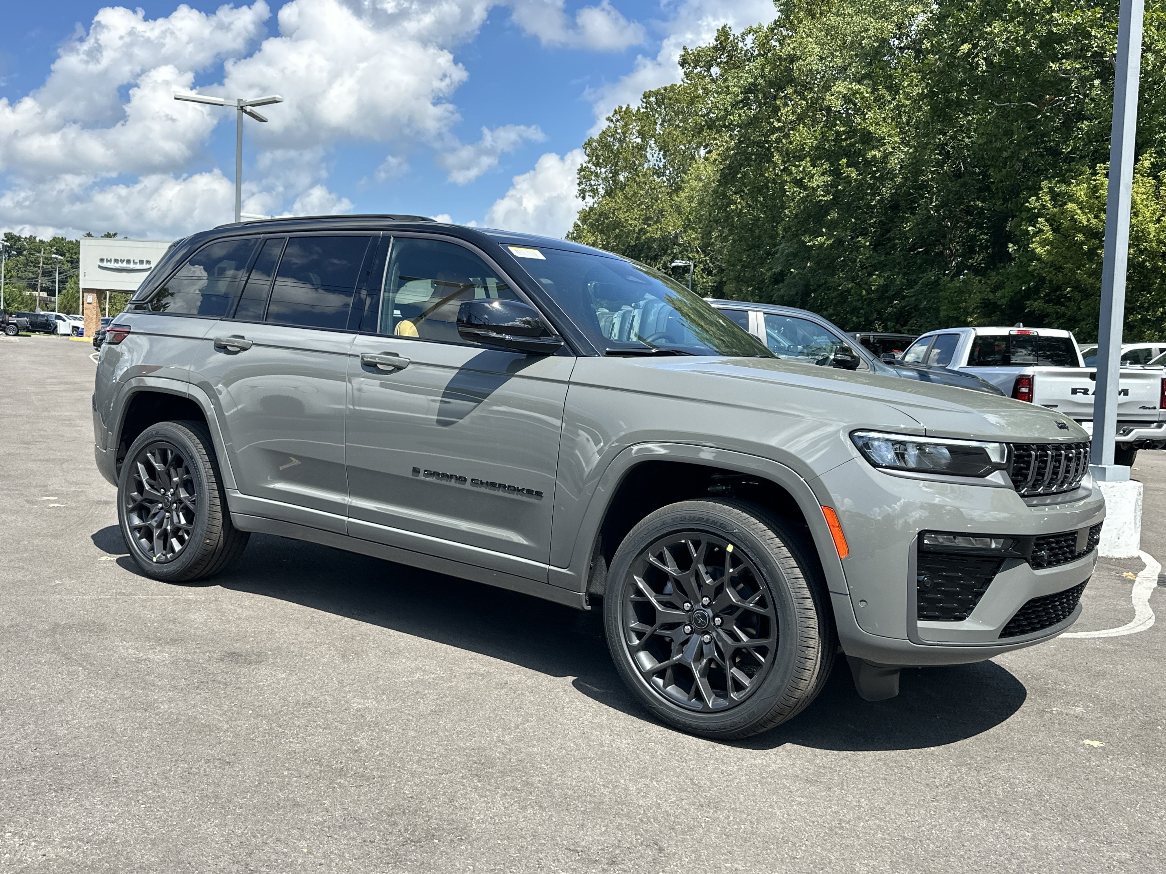 New 2027 Jeep Grand Cherokee Summit AWD/4WD image 21