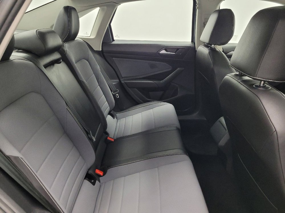 Used 2025 Volkswagen Jetta SE FWD image 19