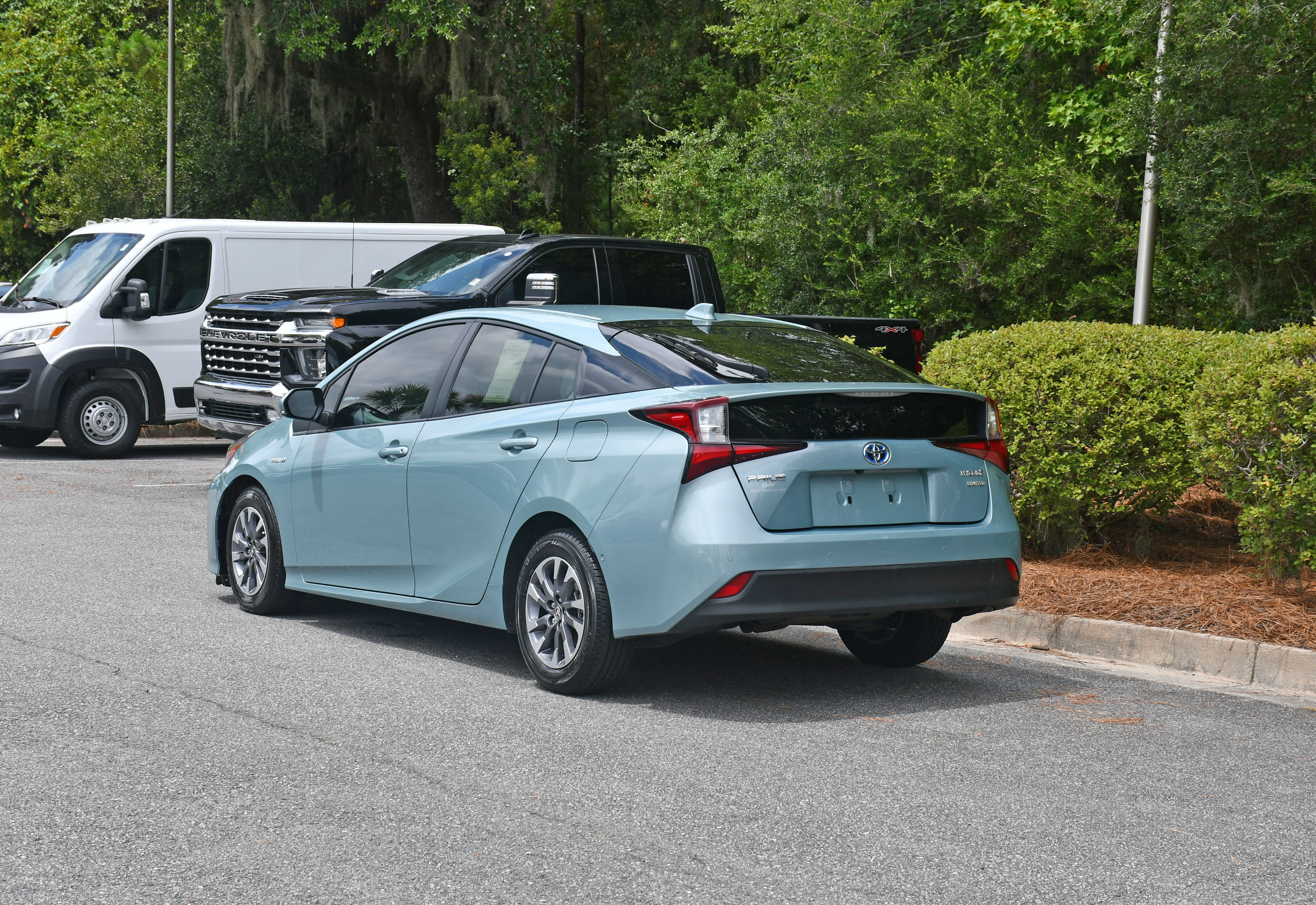 Certified 2022 Toyota Prius Limited w/ Premium Convenience Package FWD image 3