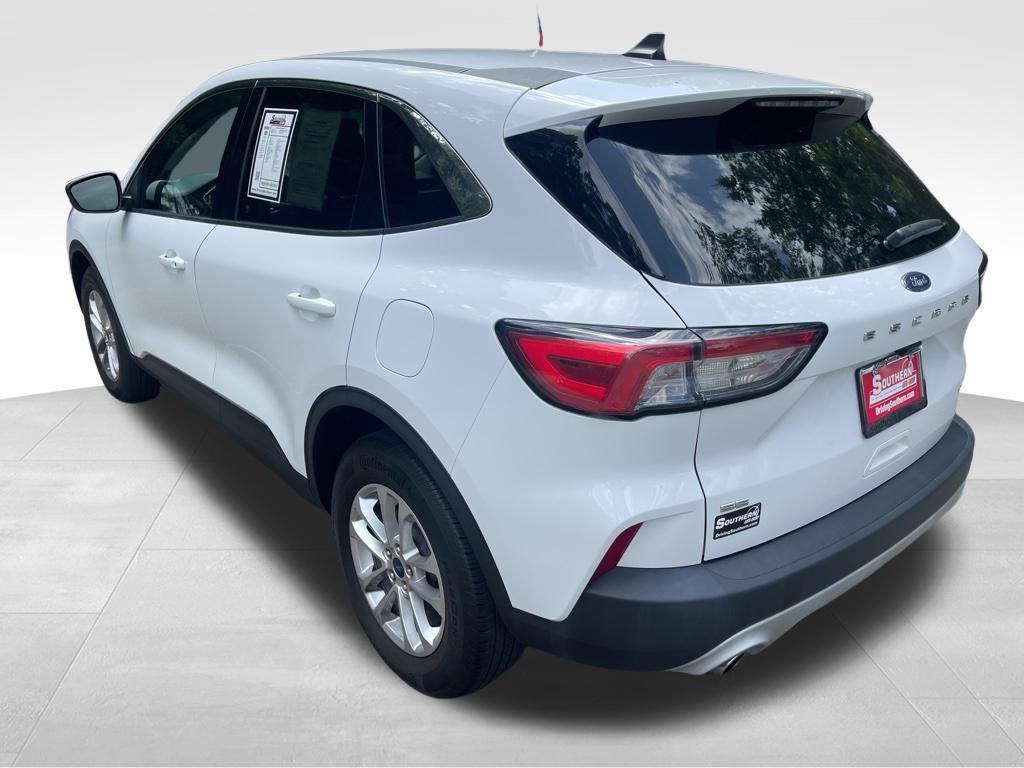 Used 2021 Ford Escape SE image 4