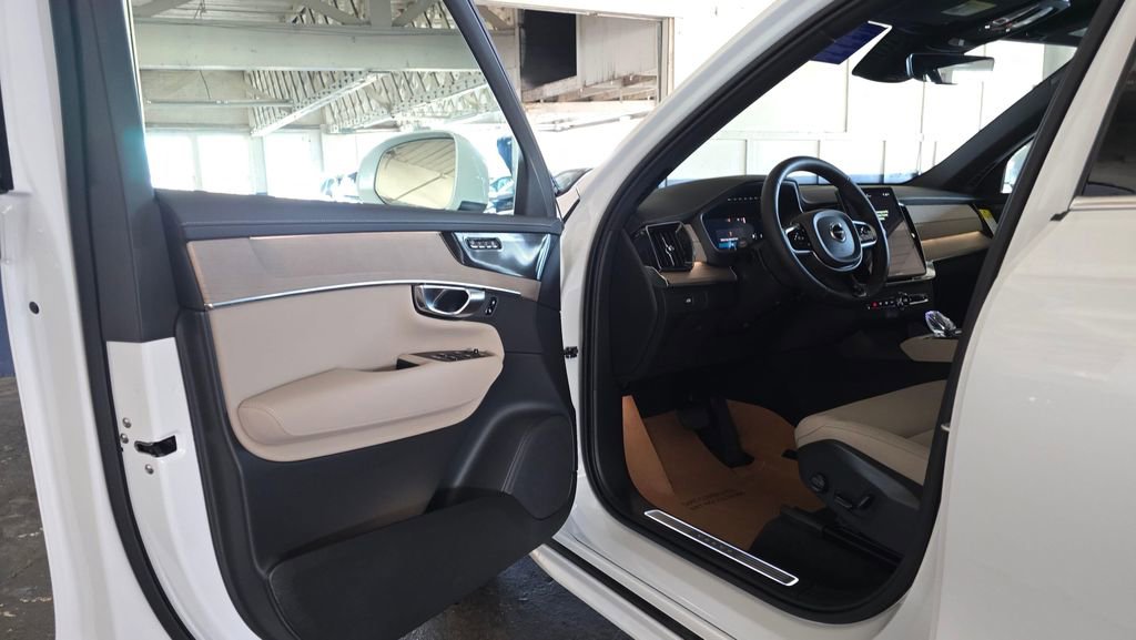 New 2026 Volvo XC90 B6 Plus w/ Protection Package Premier image 20
