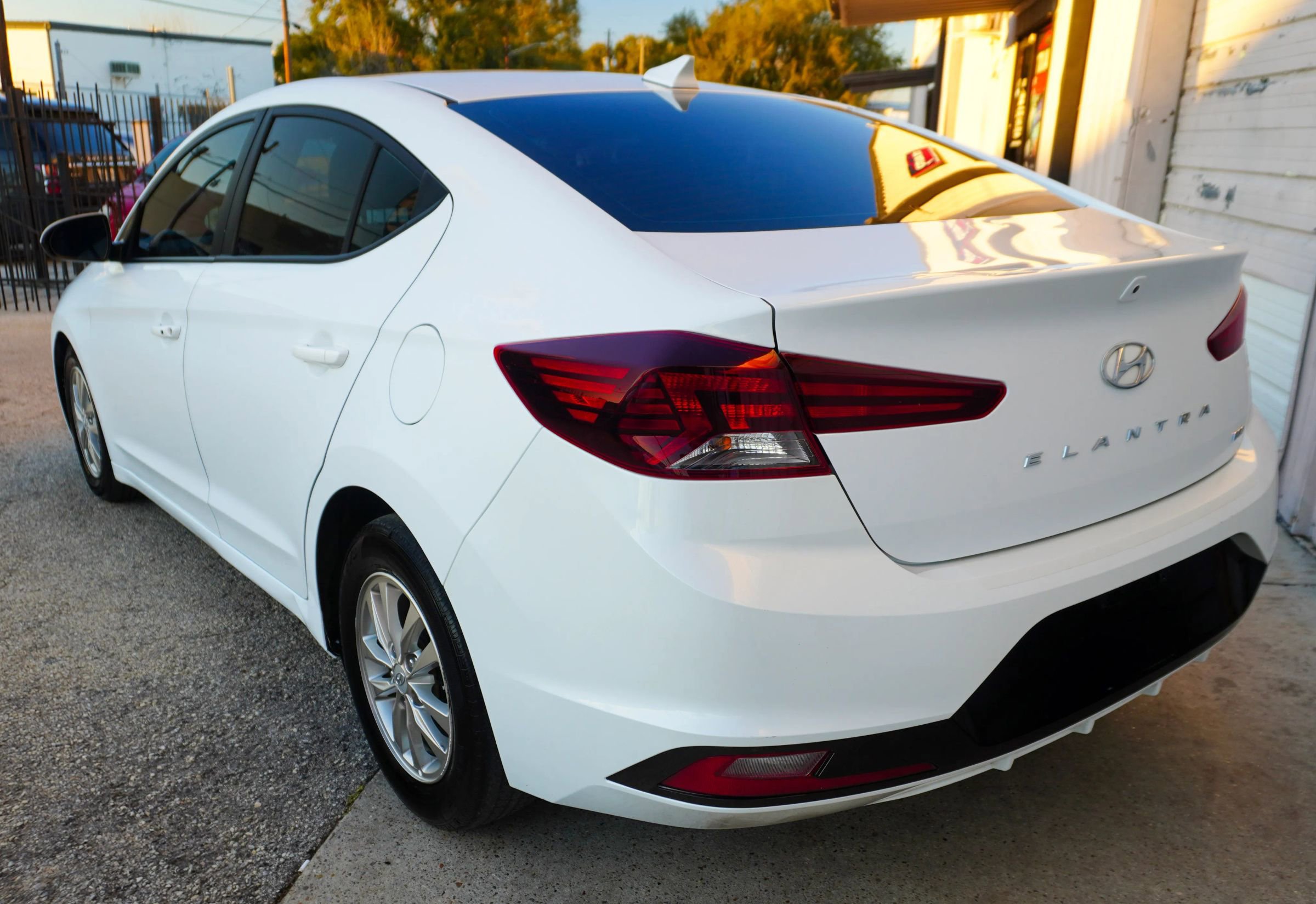Used 2020 Hyundai Elantra ECO image 5