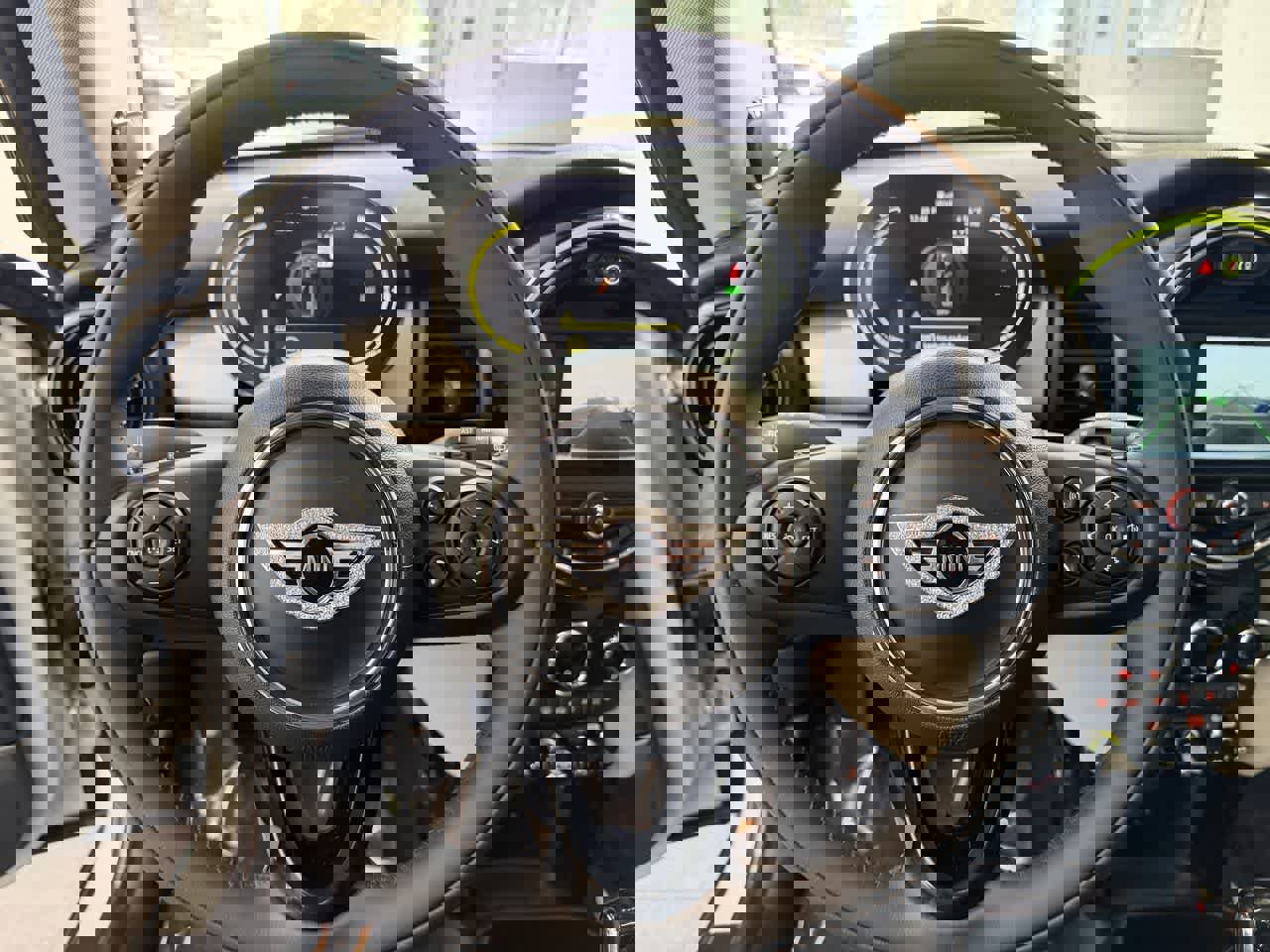 Used 2020 MINI Cooper SE w/ 6.5" Touchscreen Package image 14