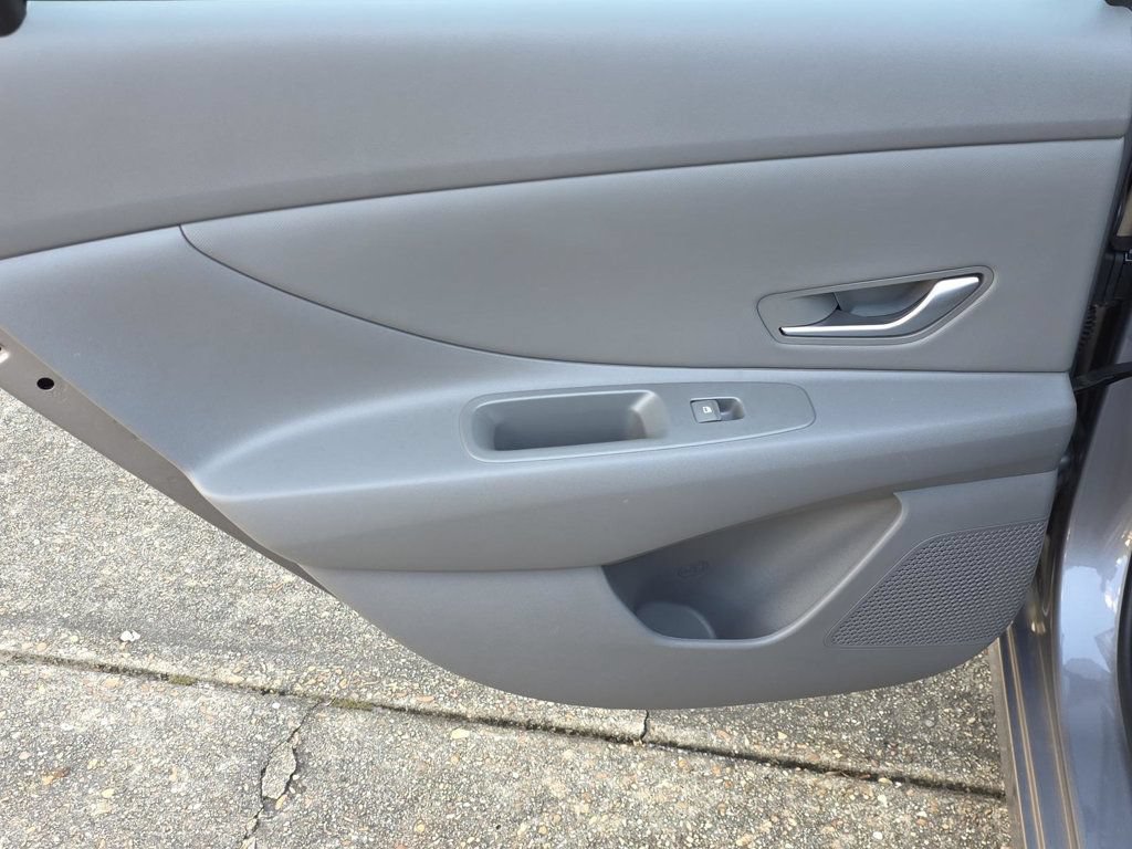 Used 2025 Hyundai Elantra SEL FWD image 30