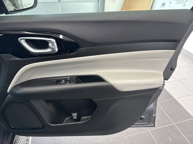 Used 2024 Jeep Compass Limited image 12