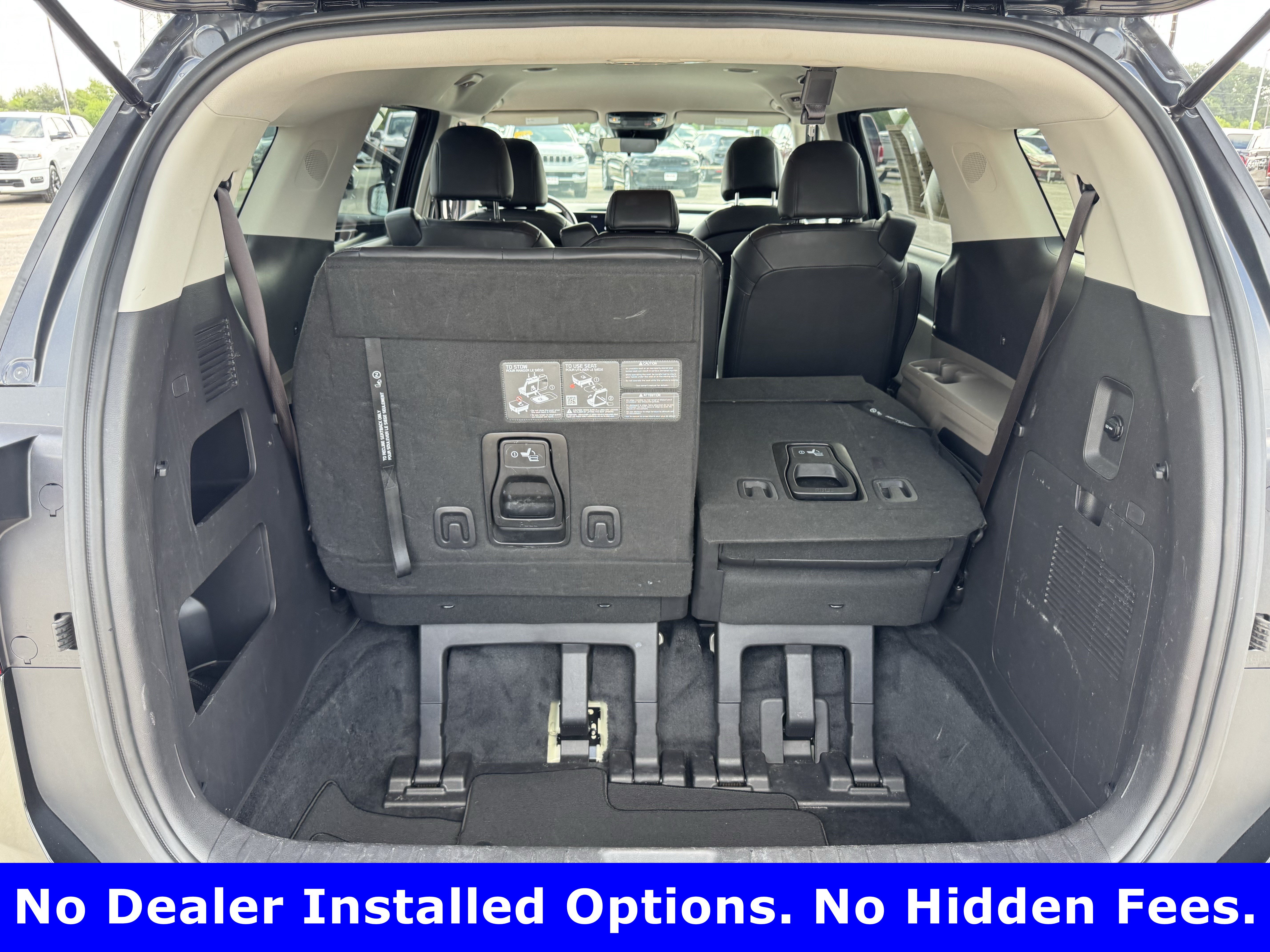 Used 2025 Kia Carnival FWD image 27
