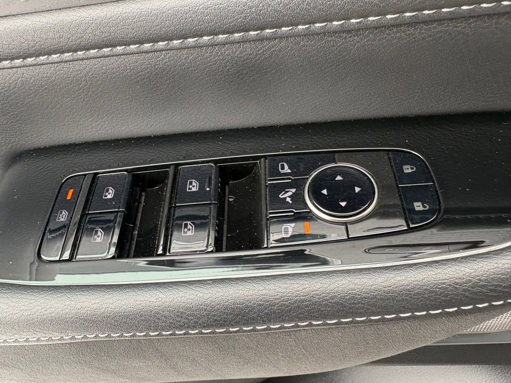 Used 2025 INFINITI QX80 Sensory image 24