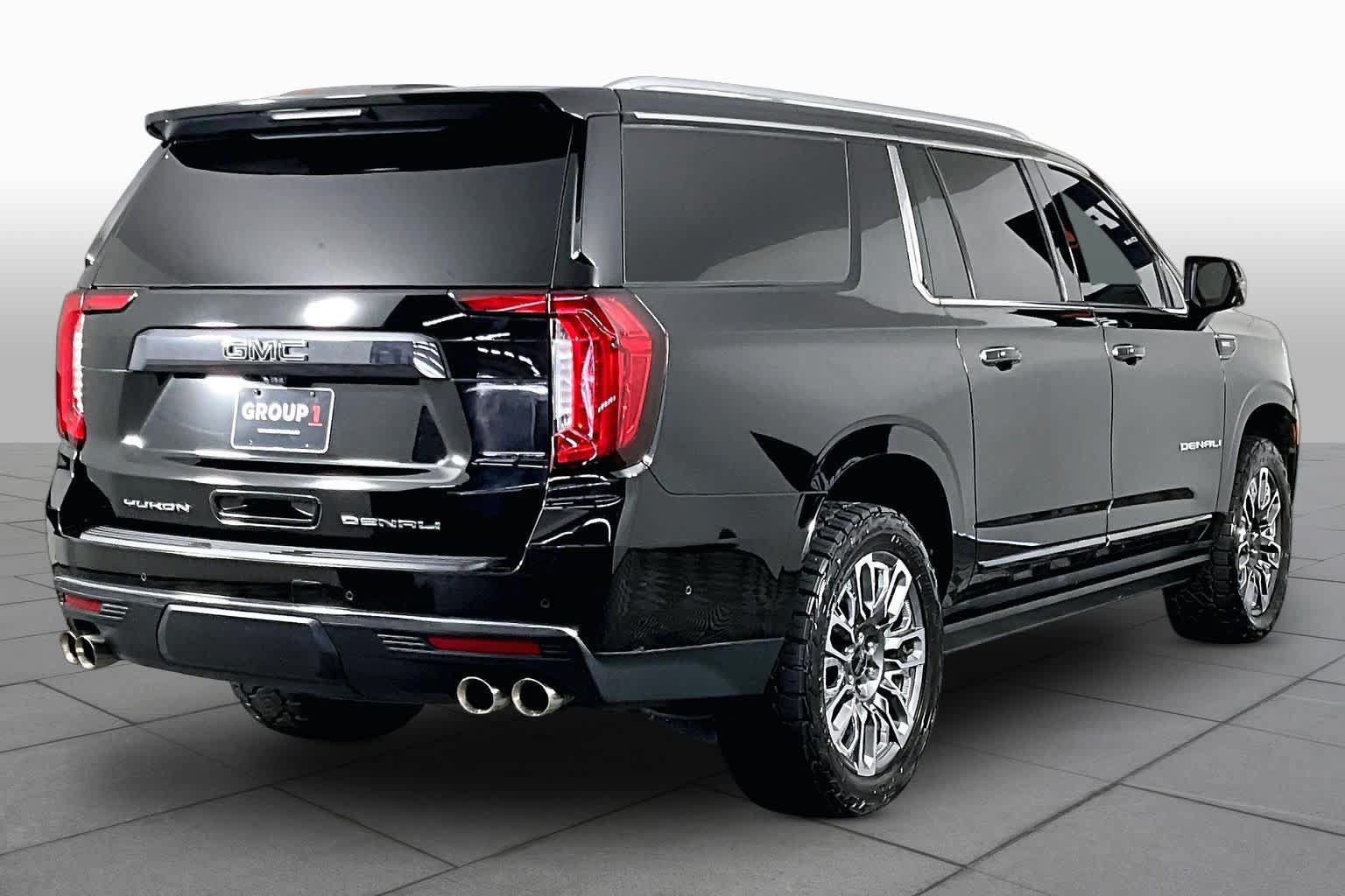 Used 2023 GMC Yukon XL Denali Ultimate AWD/4WD image 13