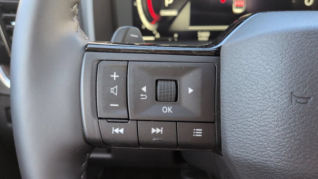 Certified 2025 Nissan Rogue Platinum FWD image 21