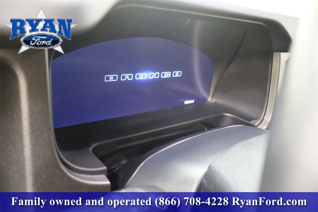 Used 2025 Ford Bronco Badlands image 33