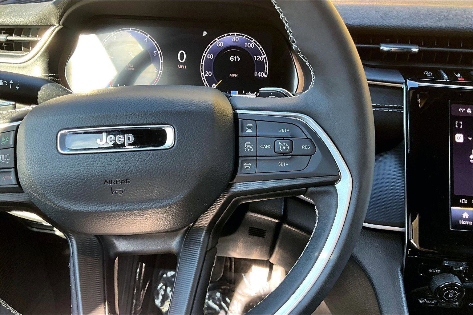 Certified 2025 Jeep Grand Cherokee Laredo w/ Luxury Tech Group I image 20