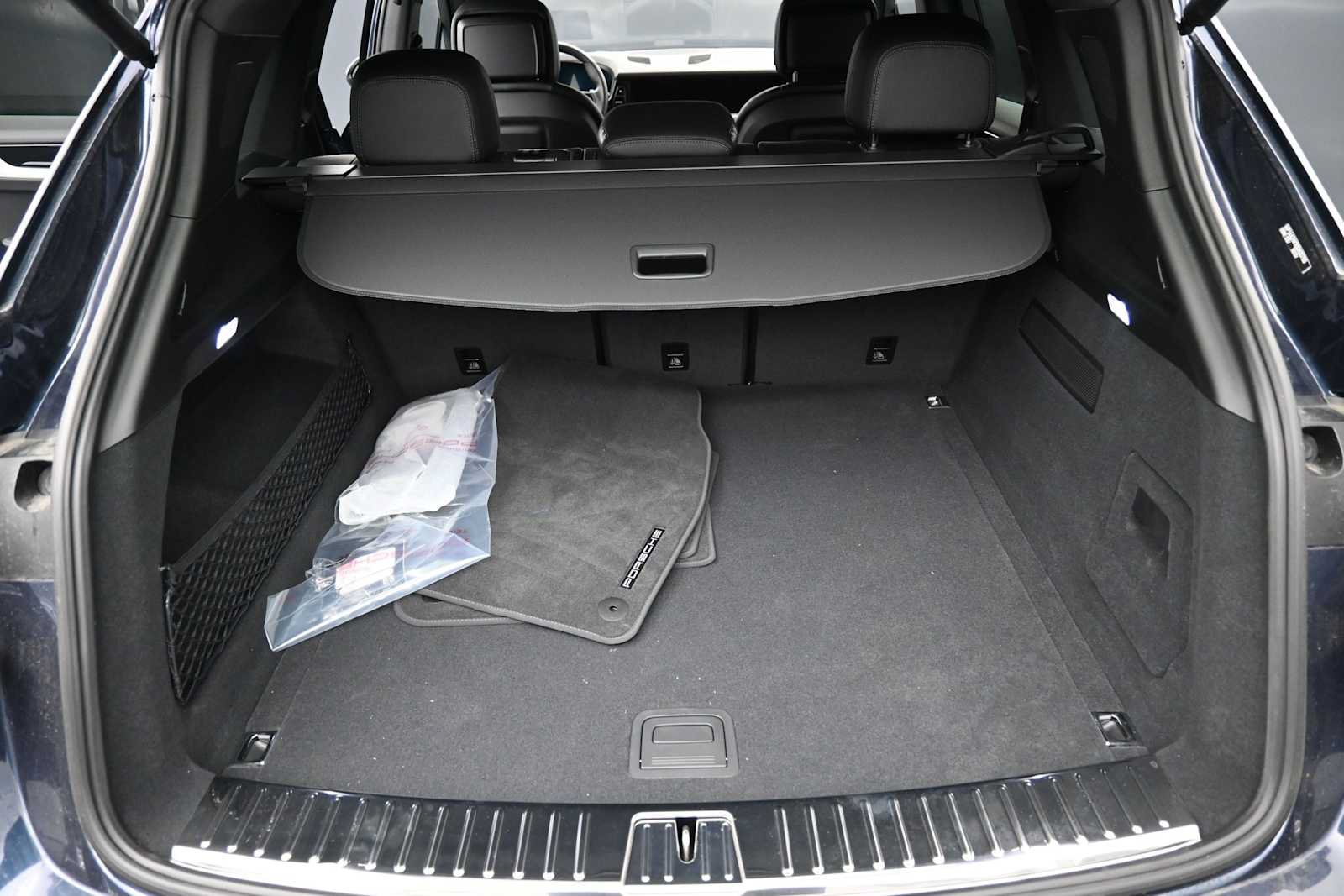 Certified 2025 Porsche Cayenne AWD/4WD image 20