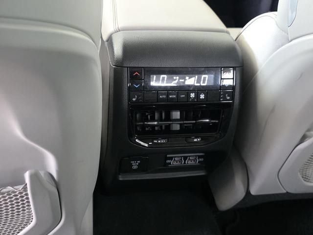 Used 2023 Jeep Grand Cherokee Summit w/ Adv Protech Group IV RWD image 12