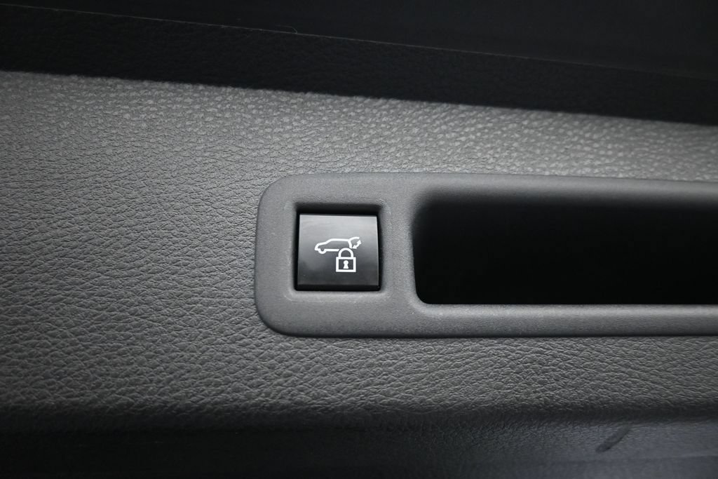 Certified 2025 Toyota Sienna XLE w/ XLE Plus Package AWD/4WD image 24