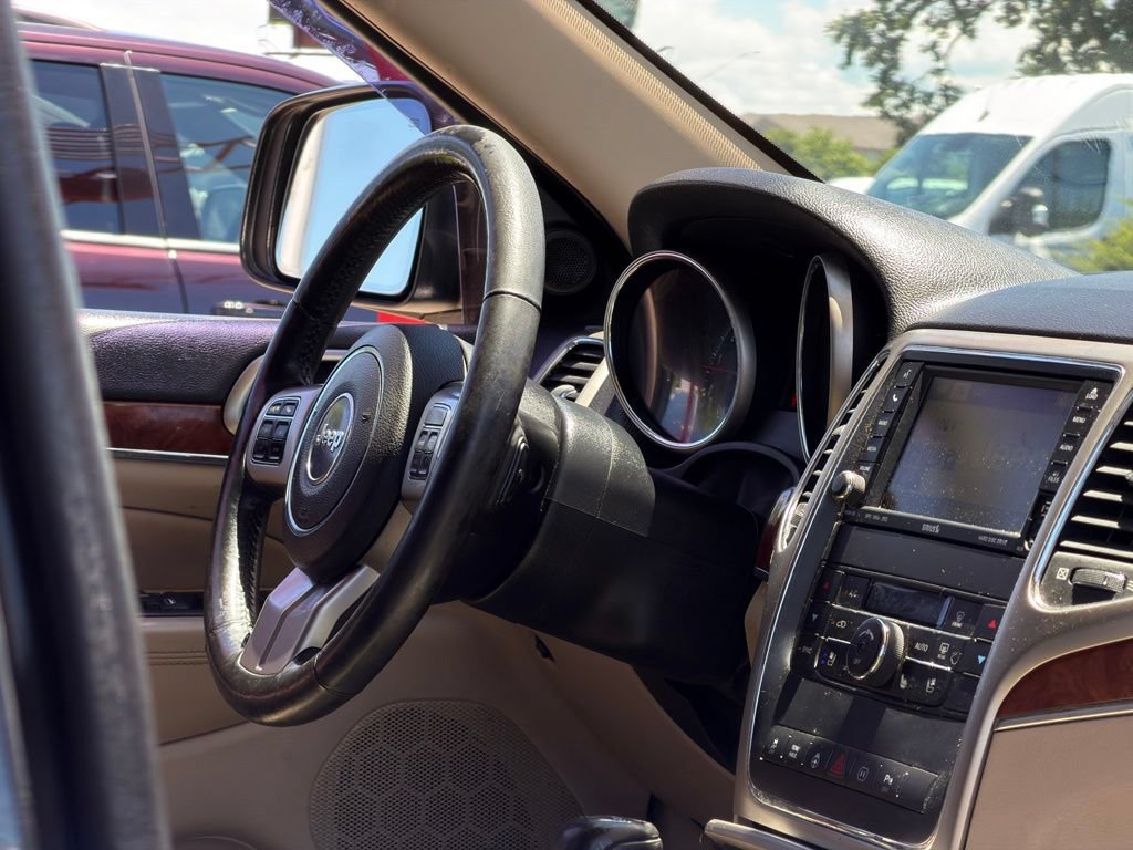 Used 2011 Jeep Grand Cherokee Limited w/ Luxury Group II AWD/4WD image 24