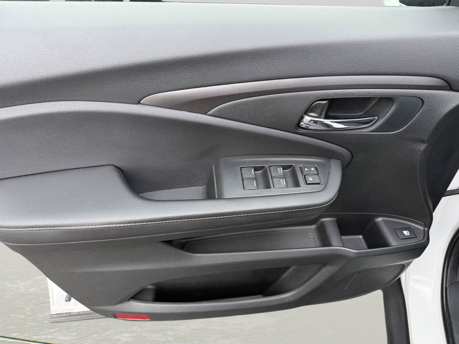 Used 2023 Honda Ridgeline Sport image 9