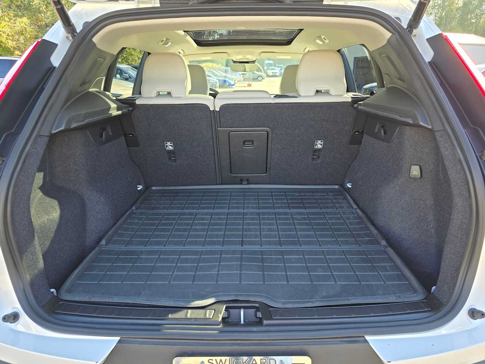Certified 2026 Volvo XC40 B5 Plus AWD/4WD image 15