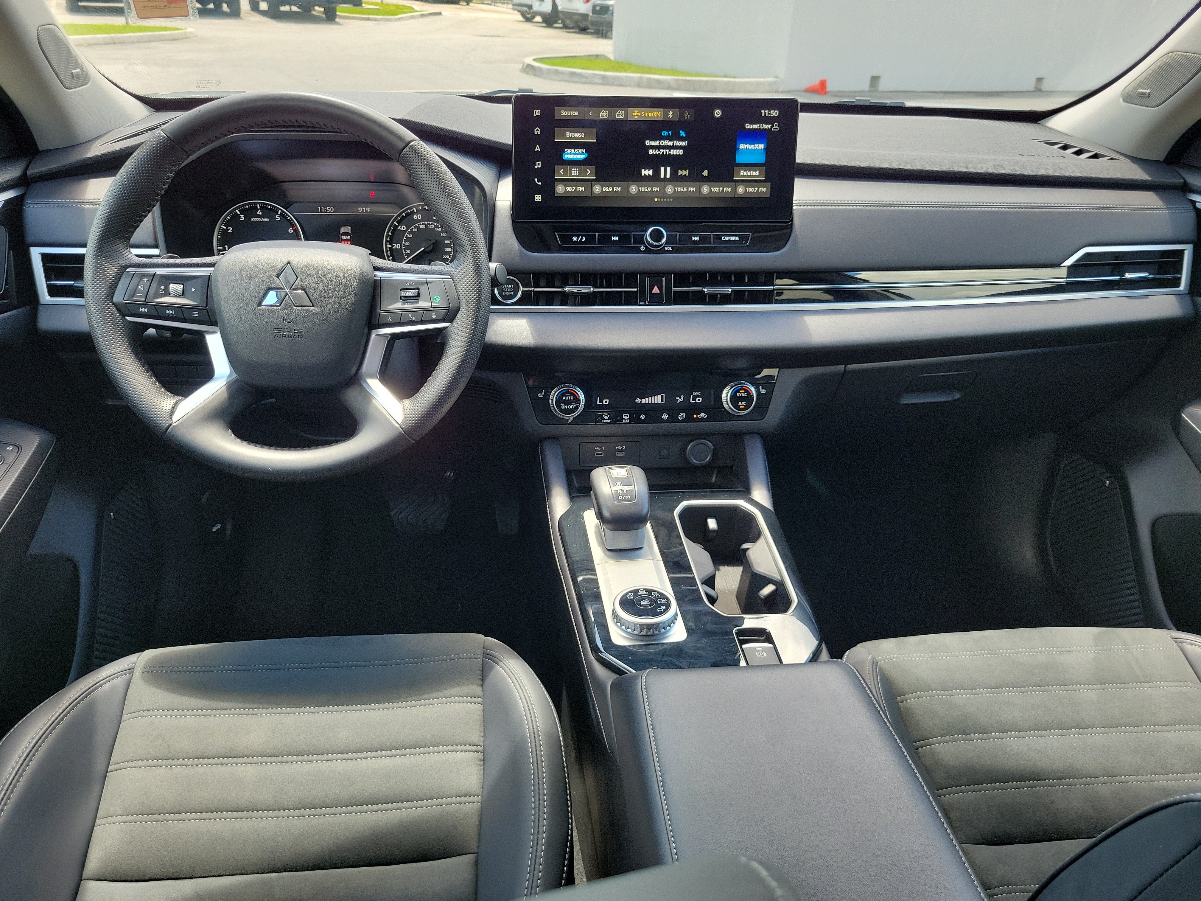 Used 2025 Mitsubishi Outlander SE FWD image 16