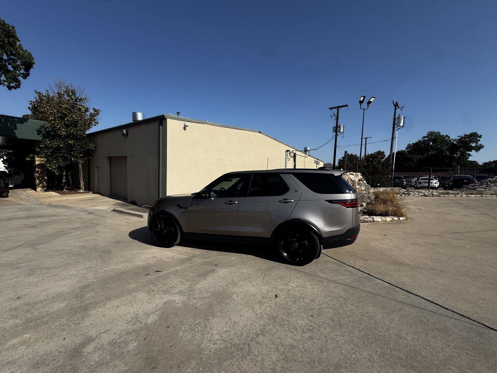 Certified 2025 Land Rover Discovery S AWD/4WD image 2