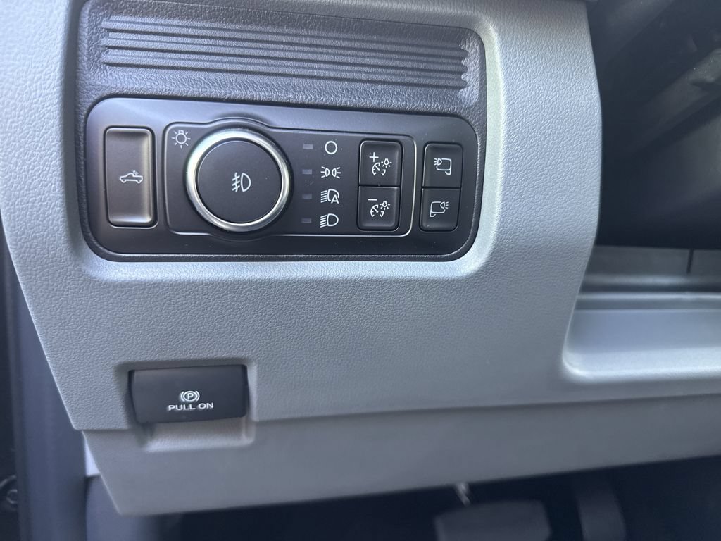 New 2025 Ford F350 XL w/ 360-Degree Camera Package RWD image 25
