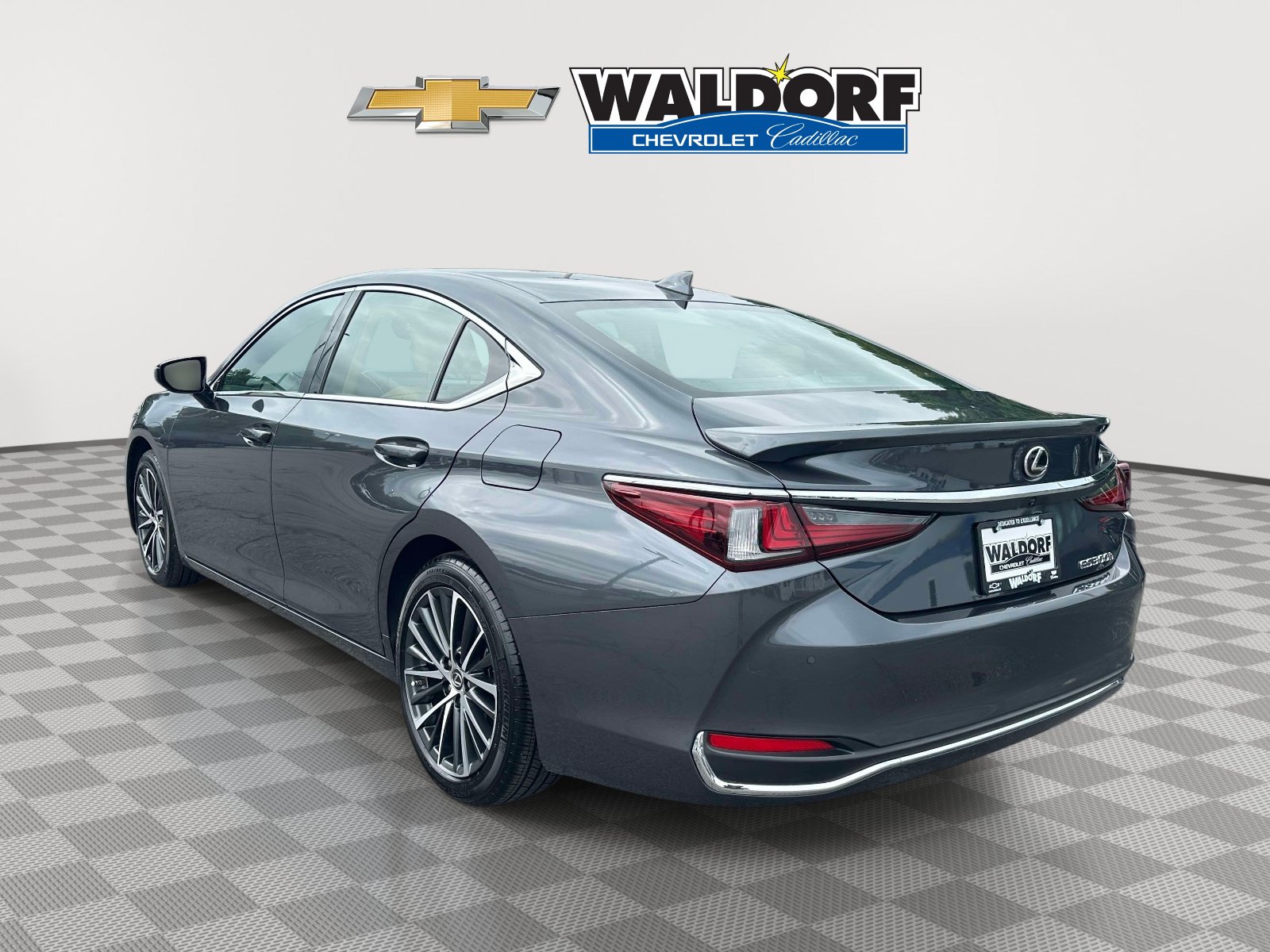 Used 2025 Lexus ES 300h w/ Premium Package FWD image 4