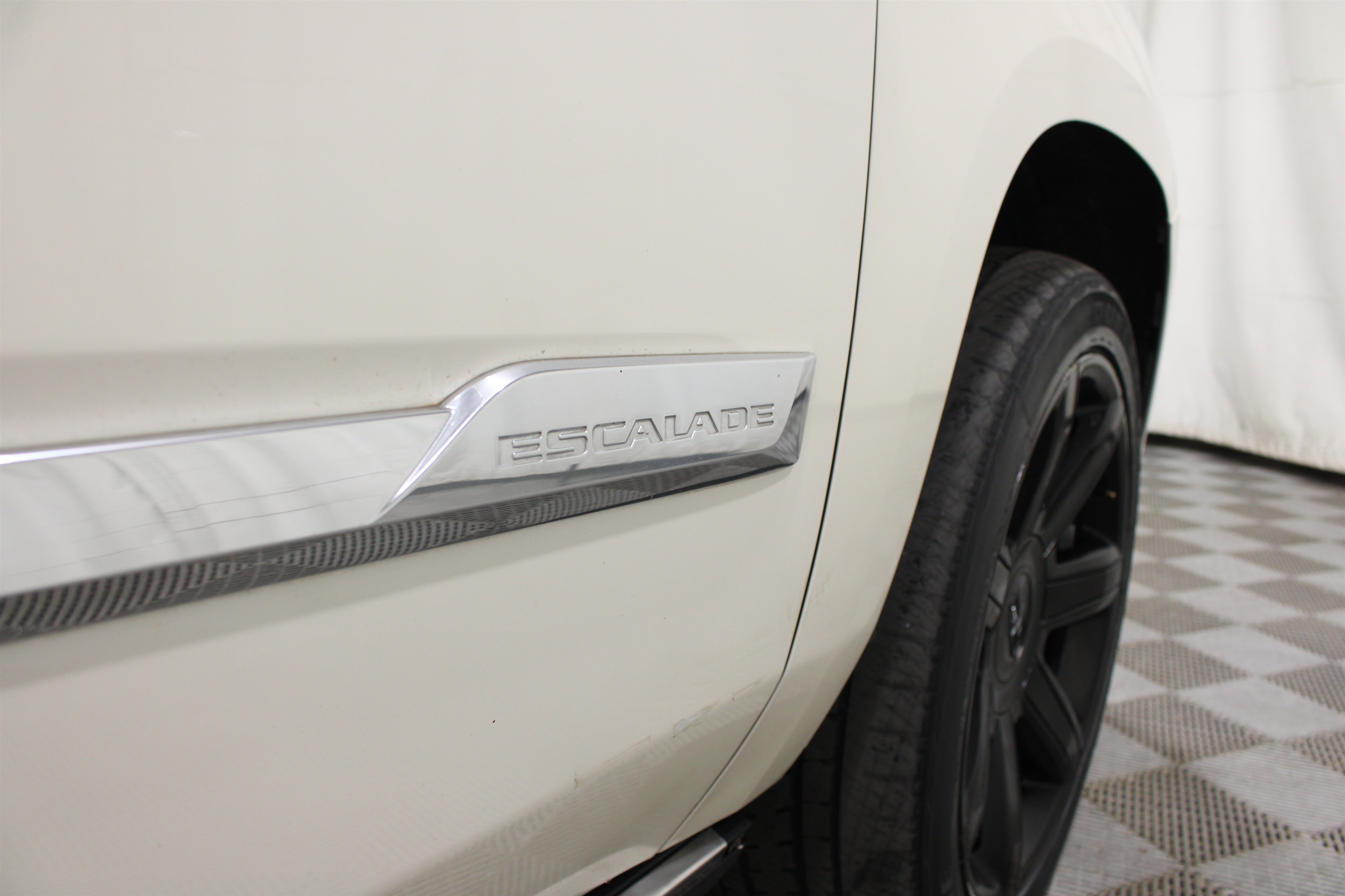 Used 2015 Cadillac Escalade Premium AWD/4WD image 33