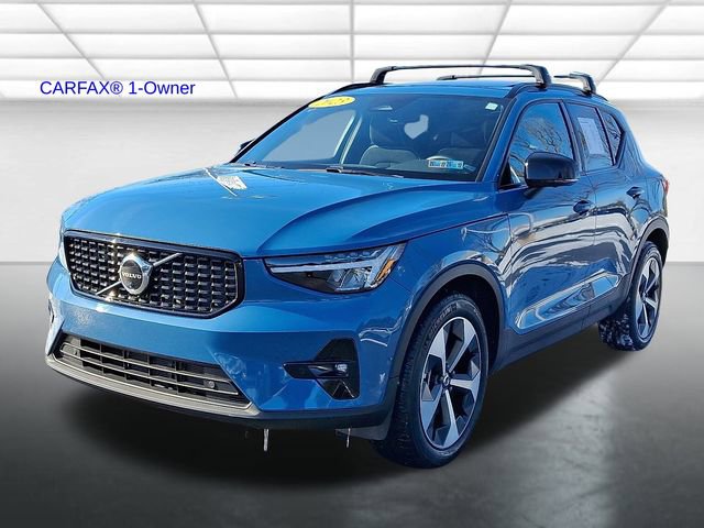Certified 2023 Volvo XC40 B5 Plus w/ Driver Assist Package image 3
