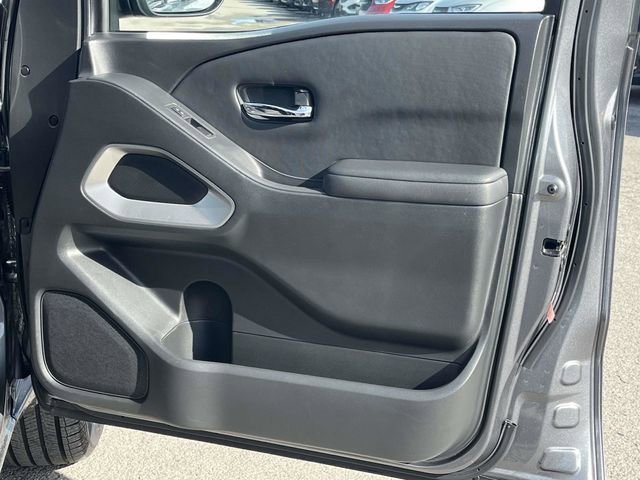 Used 2023 Nissan Frontier SV image 24