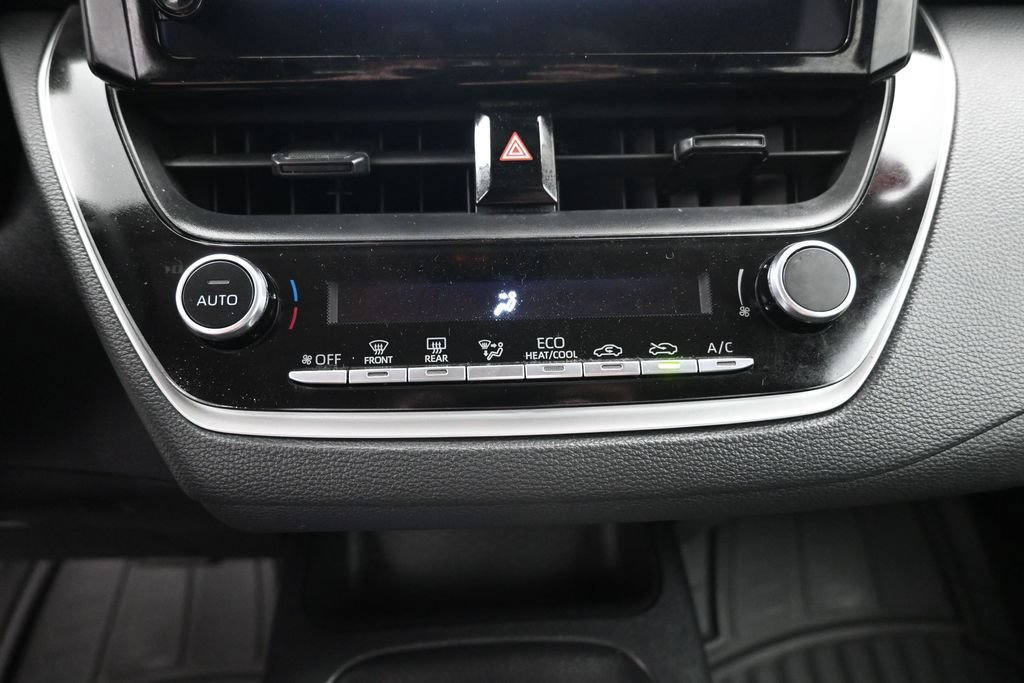 Used 2023 Toyota Corolla LE FWD image 17