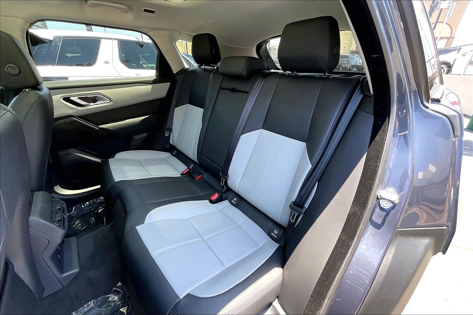 Certified 2025 Land Rover Range Rover Velar Dynamic SE AWD/4WD image 19