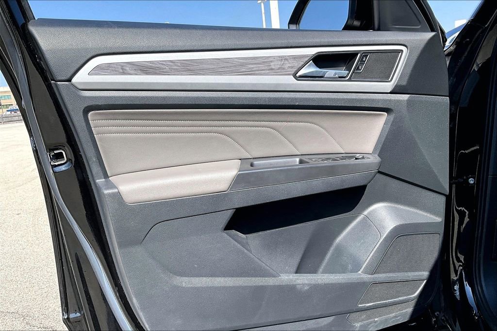 Used 2022 Volkswagen Atlas Cross Sport SE image 14