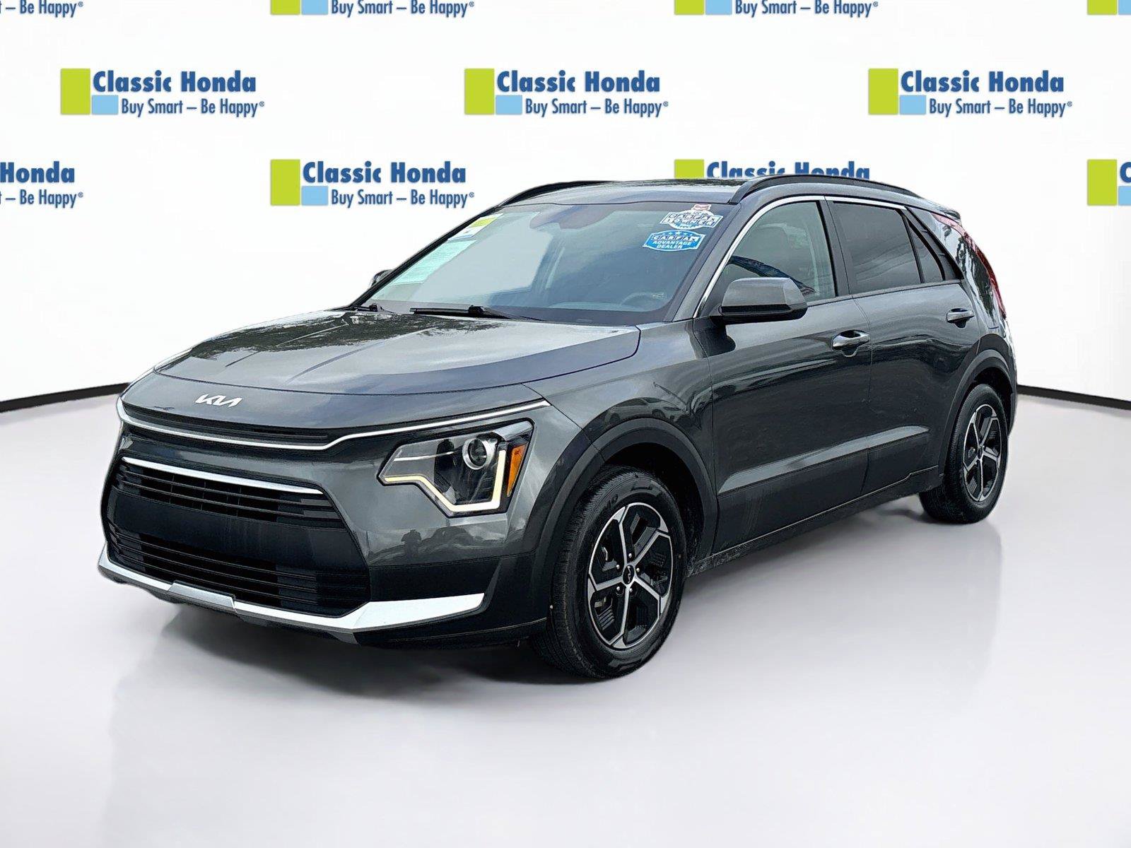 Used 2025 Kia Niro LX FWD image 3